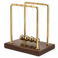 Péndulo de Bolas de Newton Dorado con Base de Madera